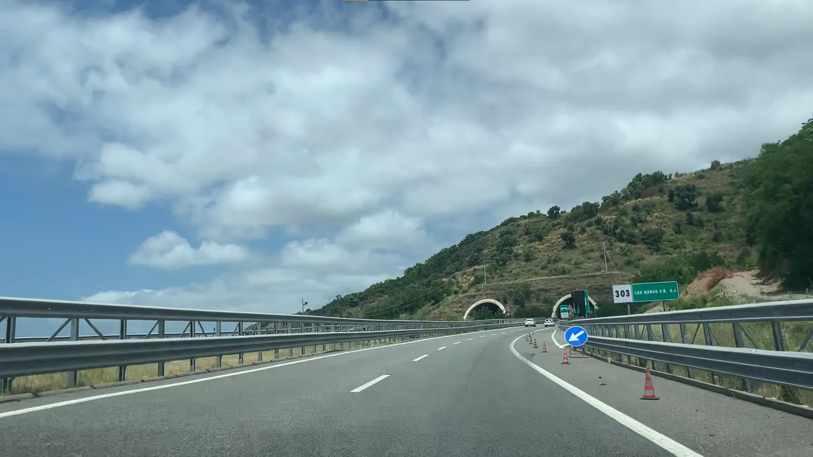 Autostrada A2 w Kalabrii przy wiadukcie Sciabica.